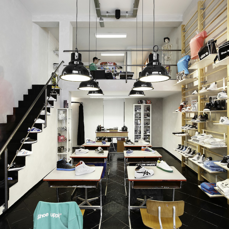 Interior Space and Exhibition Design Shoe Class Sneaker store by Ruud Belmans